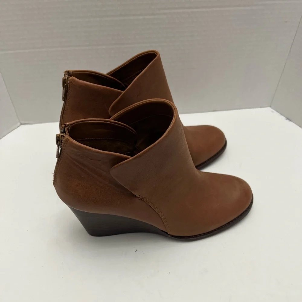 Gianni Bini wedge ankle boots.. Size:9M